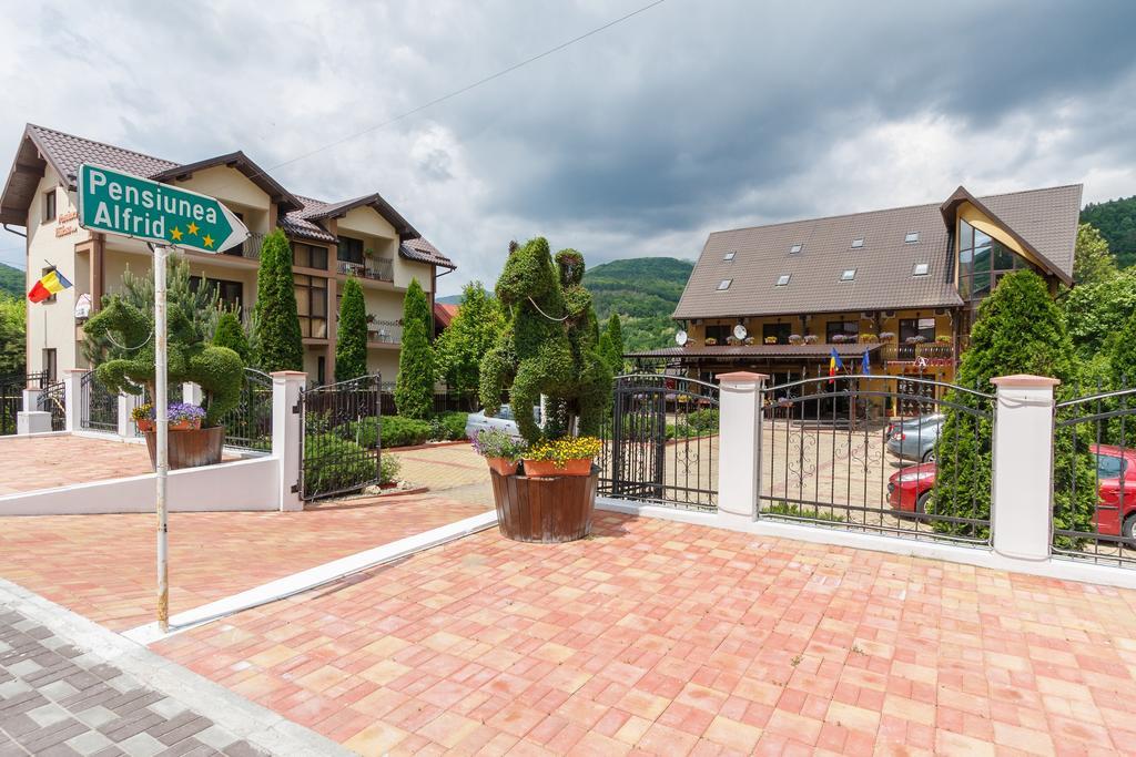 Pensiunea Alfrid Călimăneşti Extérieur photo